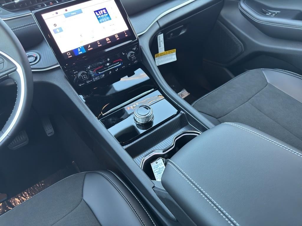 2027 Jeep Grand Cherokee GRAND CHEROKEE LAREDO X 4X4