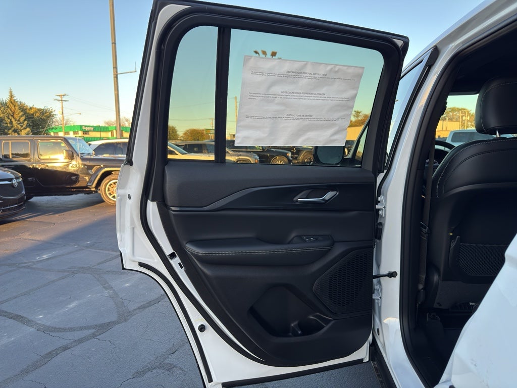 2027 Jeep Grand Cherokee GRAND CHEROKEE LAREDO X 4X4