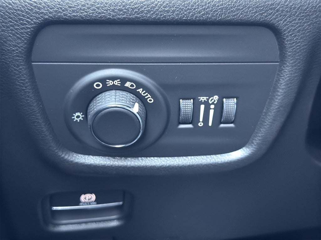 2027 Jeep Grand Cherokee GRAND CHEROKEE LAREDO X 4X4
