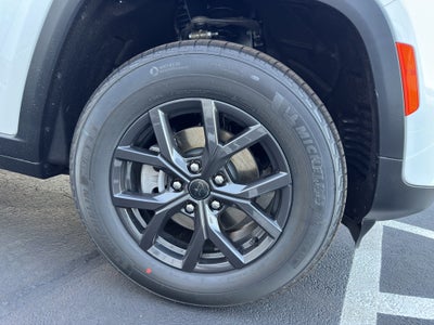 2027 Jeep Grand Cherokee GRAND CHEROKEE LAREDO X 4X4