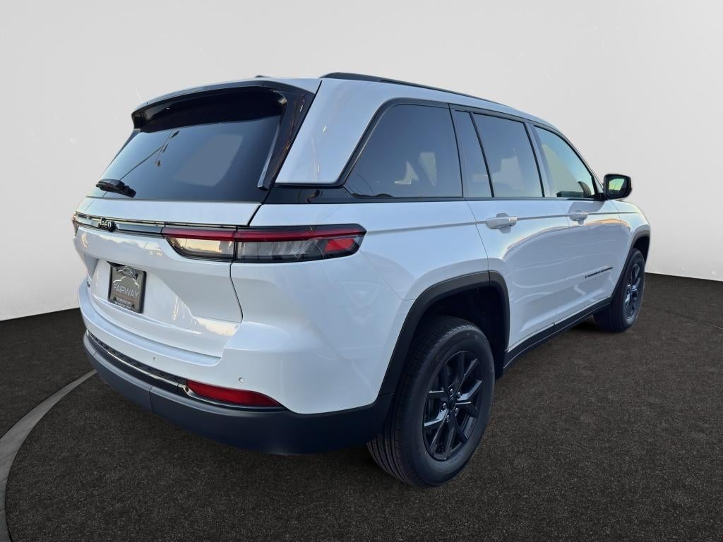 2027 Jeep Grand Cherokee GRAND CHEROKEE LAREDO X 4X4