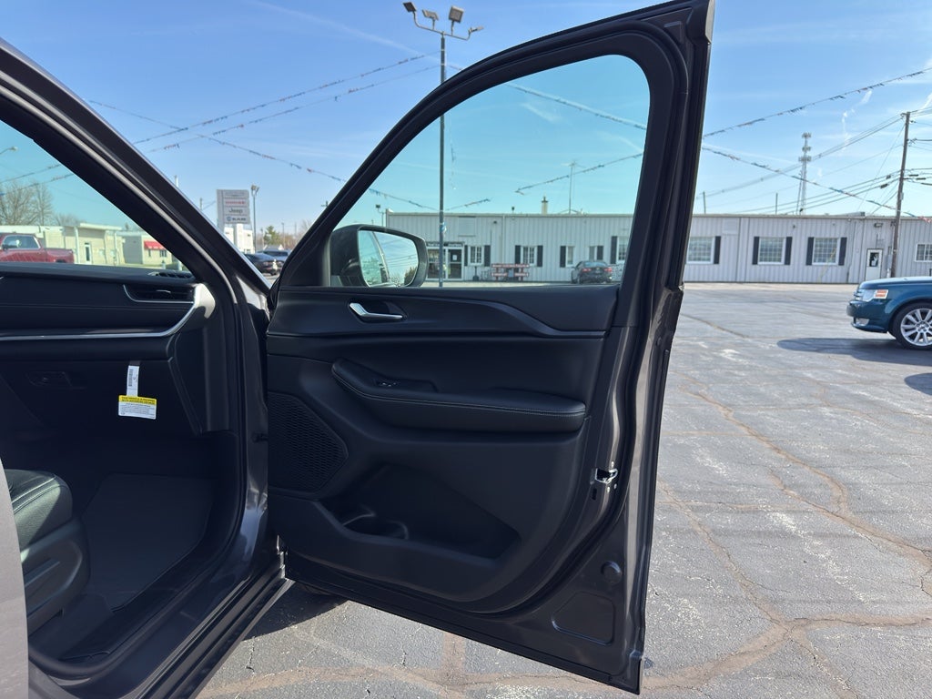 2026 Jeep Grand Cherokee GRAND CHEROKEE LAREDO X 4X4