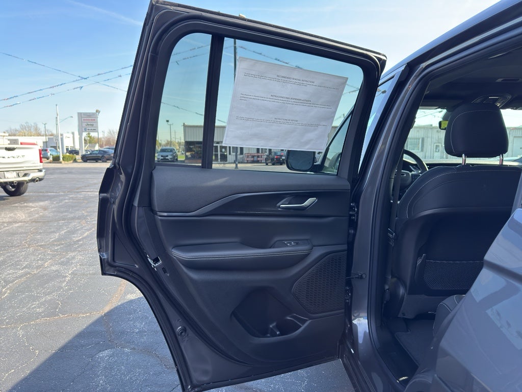 2026 Jeep Grand Cherokee GRAND CHEROKEE LAREDO X 4X4