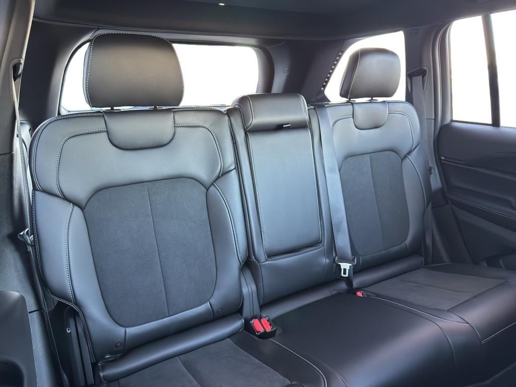 2027 Jeep Grand Cherokee GRAND CHEROKEE LAREDO X 4X4