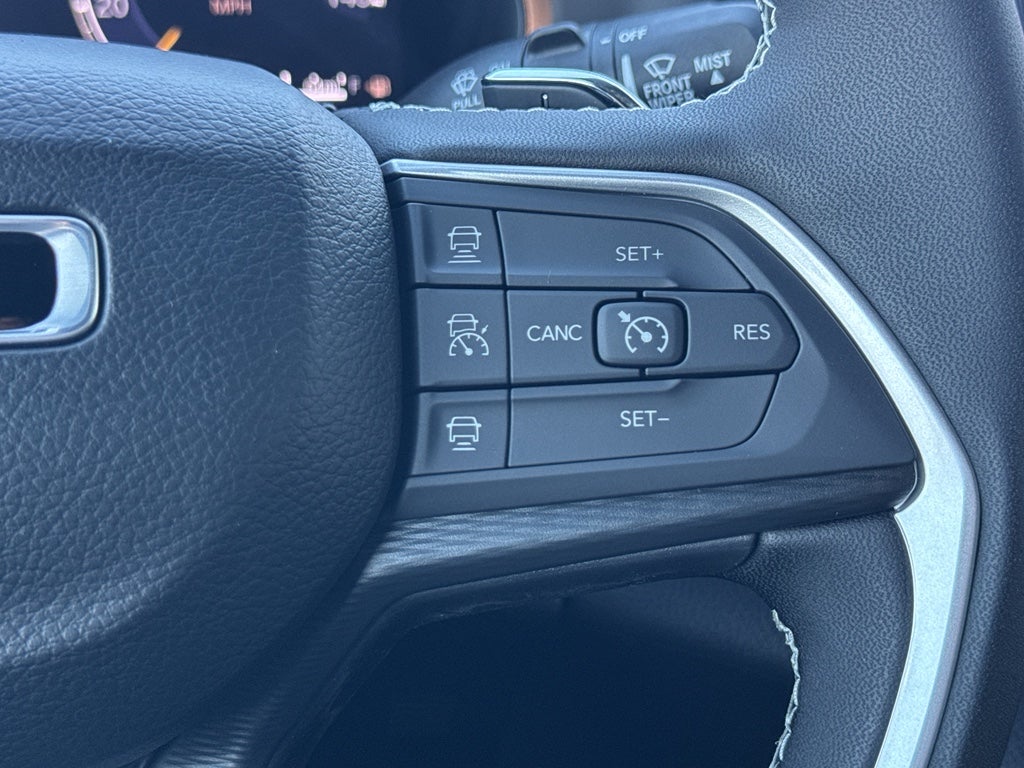 2027 Jeep Grand Cherokee GRAND CHEROKEE LAREDO X 4X4