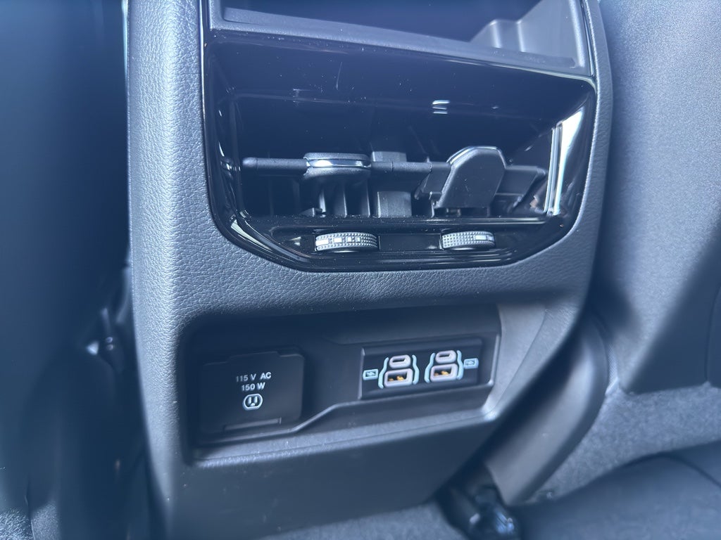 2027 Jeep Grand Cherokee GRAND CHEROKEE LAREDO X 4X4