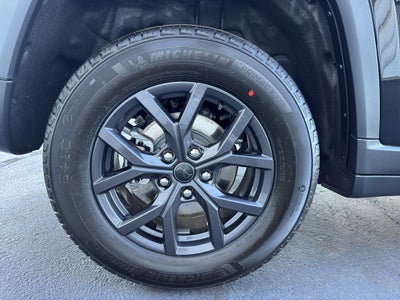 2027 Jeep Grand Cherokee GRAND CHEROKEE LAREDO X 4X4