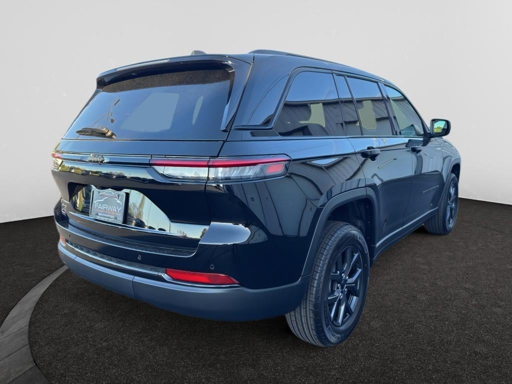 2027 Jeep Grand Cherokee GRAND CHEROKEE LAREDO X 4X4