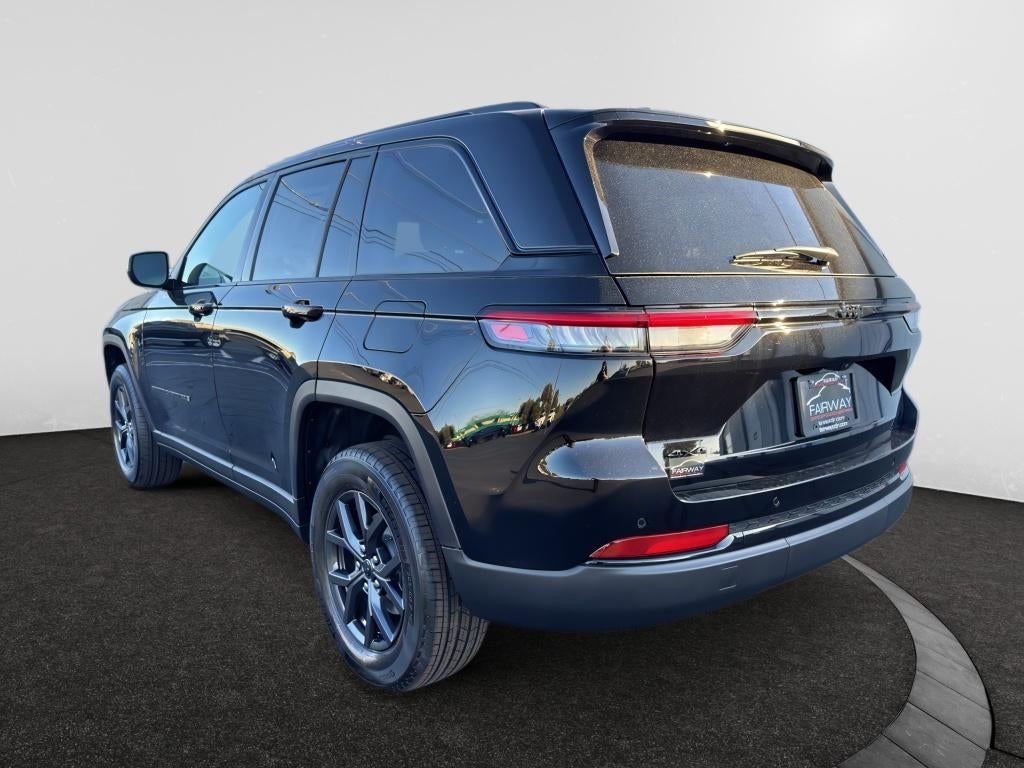 2027 Jeep Grand Cherokee GRAND CHEROKEE LAREDO X 4X4