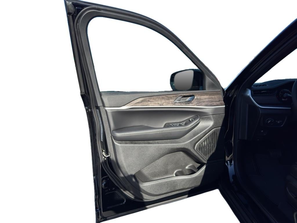 2027 Jeep Grand Cherokee GRAND CHEROKEE LAREDO ALTITUDE 4X4