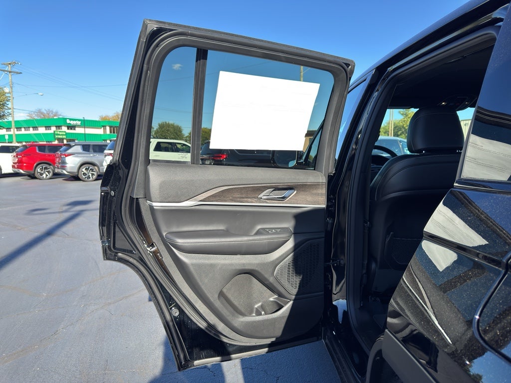 2027 Jeep Grand Cherokee GRAND CHEROKEE LAREDO ALTITUDE 4X4
