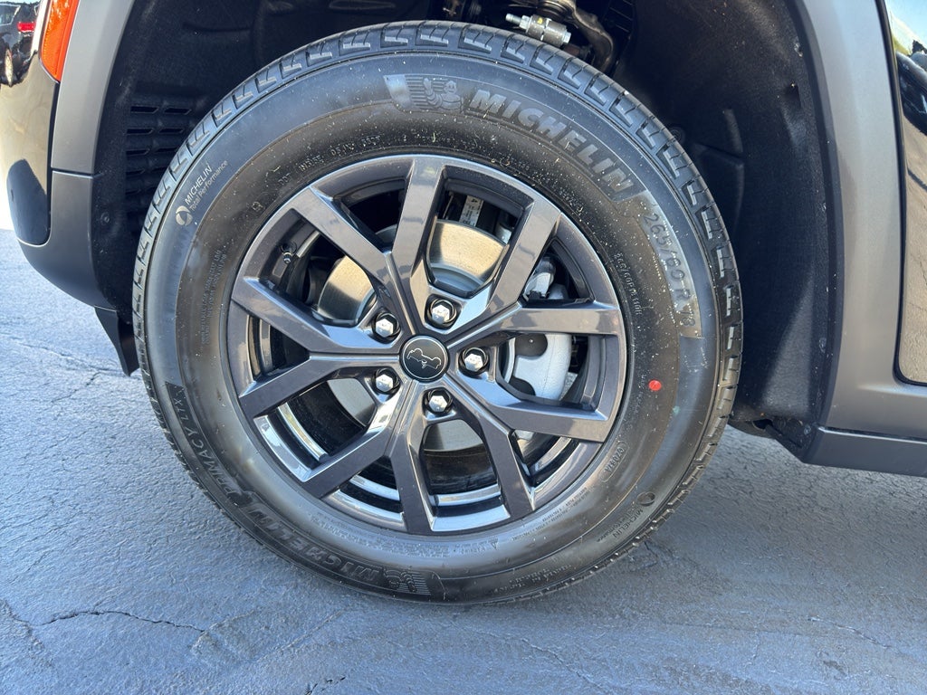 2027 Jeep Grand Cherokee GRAND CHEROKEE LAREDO ALTITUDE 4X4