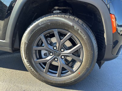 2027 Jeep Grand Cherokee GRAND CHEROKEE LAREDO ALTITUDE 4X4