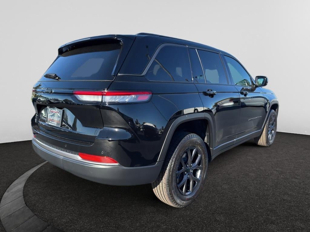 2027 Jeep Grand Cherokee GRAND CHEROKEE LAREDO ALTITUDE 4X4