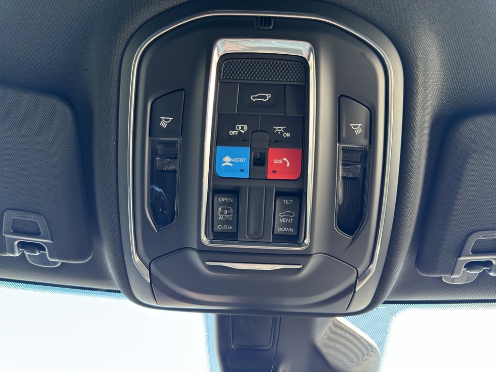 2027 Jeep Grand Cherokee GRAND CHEROKEE LAREDO ALTITUDE 4X4