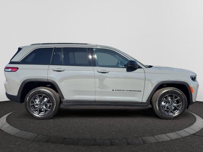 2027 Jeep Grand Cherokee GRAND CHEROKEE LAREDO ALTITUDE 4X4
