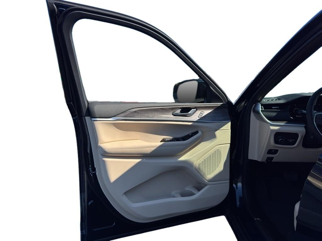2027 Jeep Grand Cherokee GRAND CHEROKEE LIMITED 4X4