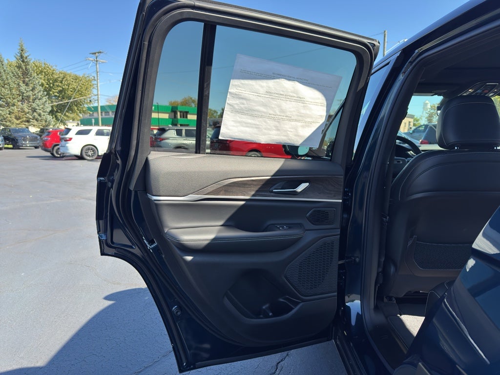 2027 Jeep Grand Cherokee GRAND CHEROKEE LIMITED 4X4