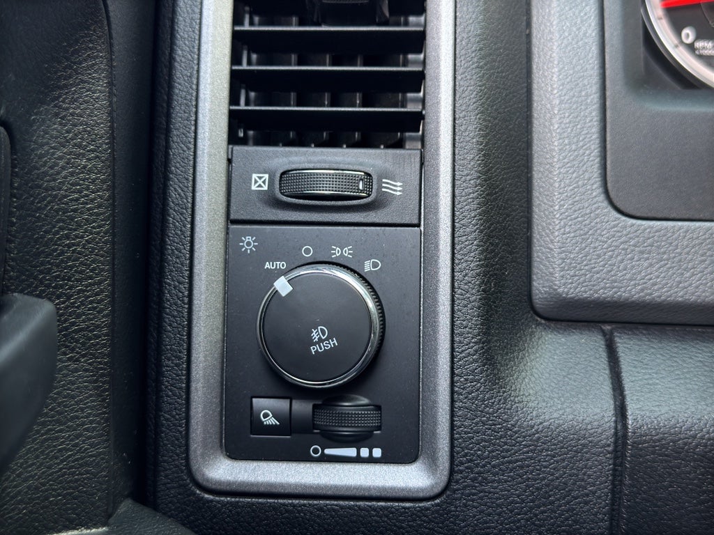 2018 RAM 1500 Express Crew Cab 4x4 5'7' Box