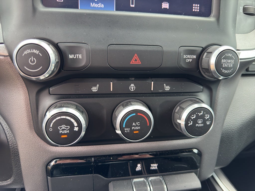 2023 RAM 1500 Big Horn Crew Cab 4x4 5'7' Box