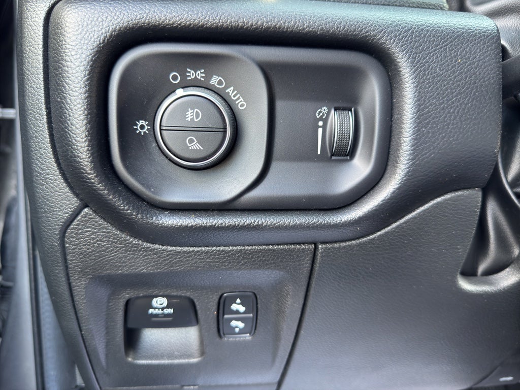 2022 RAM 1500 Big Horn Crew Cab 4x4 5'7' Box