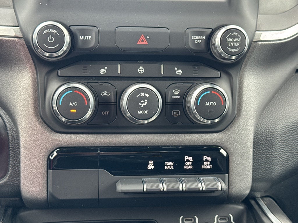 2020 RAM 1500 Big Horn Crew Cab 4x4 5'7' Box