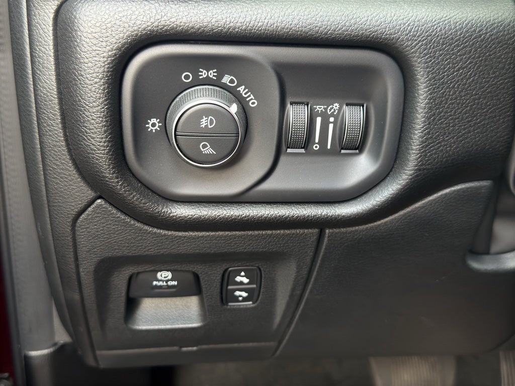 2023 RAM 1500 Laramie Crew Cab 4x4 5'7' Box