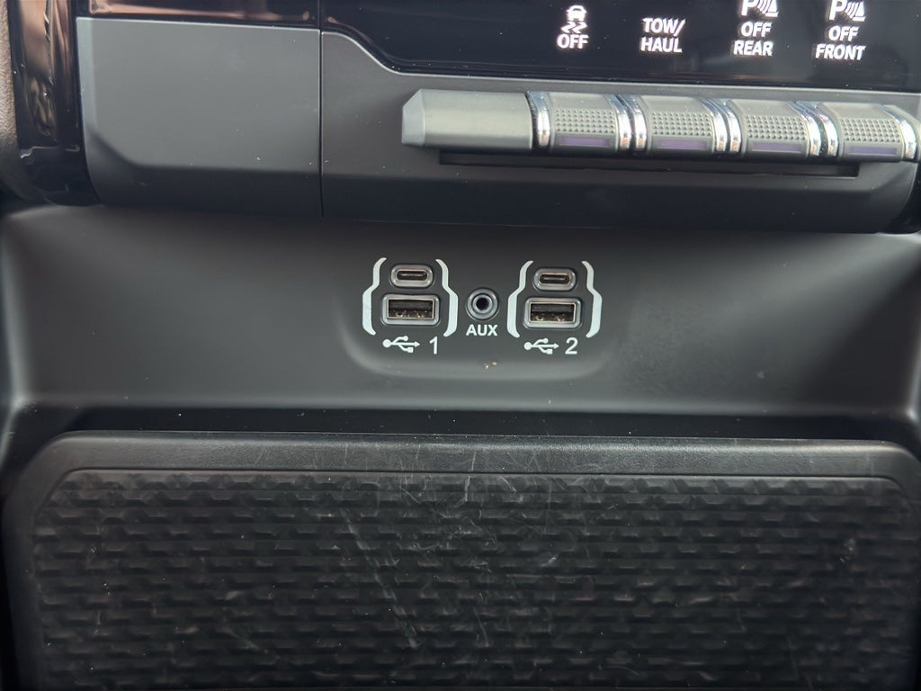 2023 RAM 1500 Laramie Crew Cab 4x4 5'7' Box