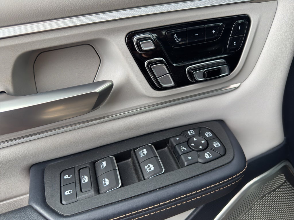 2025 RAM 1500 Tungsten Crew Cab 4x4 5'7' Box