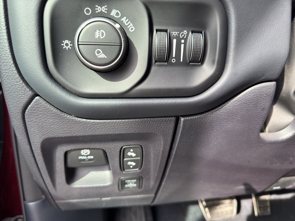 2025 RAM 1500 Tungsten Crew Cab 4x4 5'7' Box