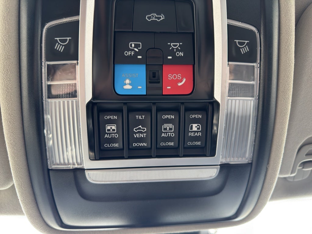 2025 RAM 1500 Tungsten Crew Cab 4x4 5'7' Box