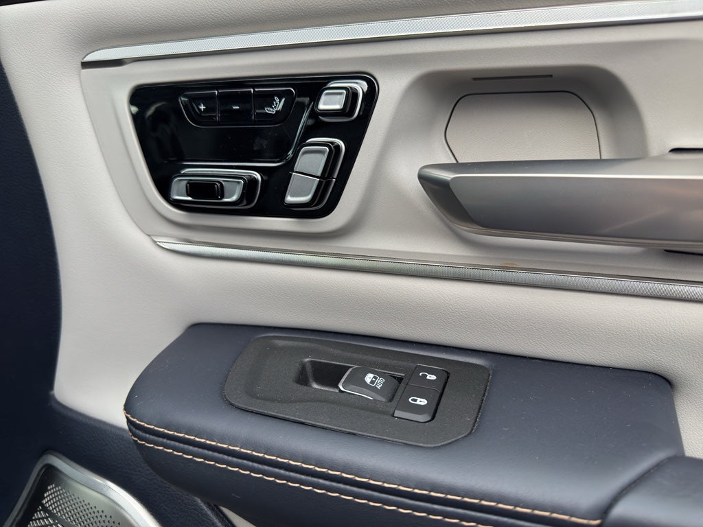 2025 RAM 1500 Tungsten Crew Cab 4x4 5'7' Box