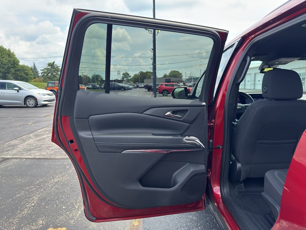 2025 Chevrolet Traverse FWD LT