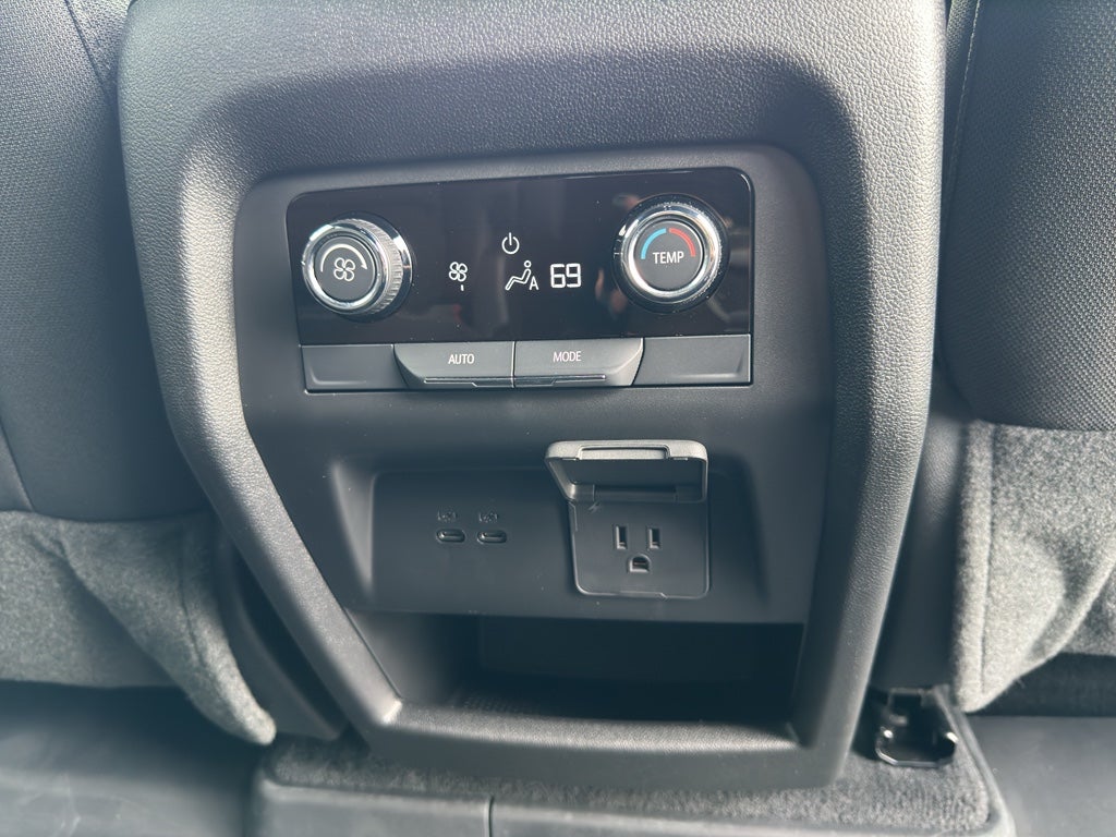 2025 Chevrolet Traverse FWD LT