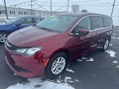 2022 Chrysler Voyager LX