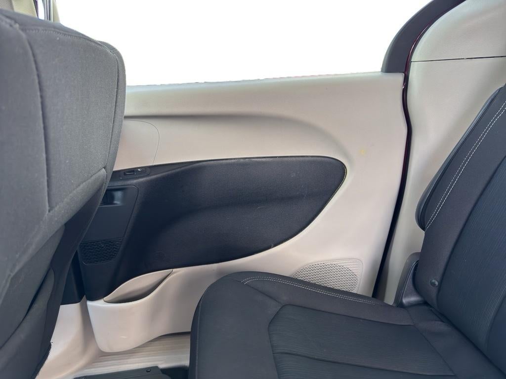 2022 Chrysler Voyager LX