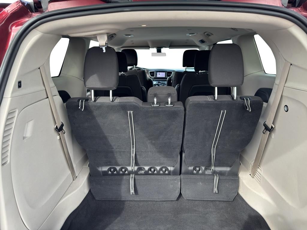 2022 Chrysler Voyager LX