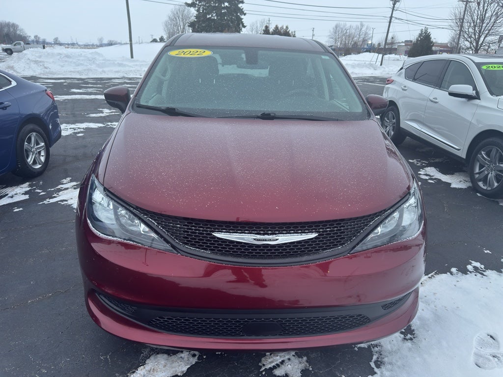 2022 Chrysler Voyager LX