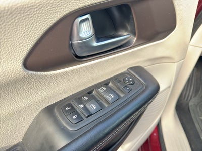 2022 Chrysler Voyager LX