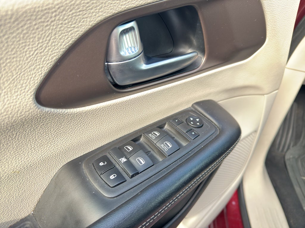 2022 Chrysler Voyager LX