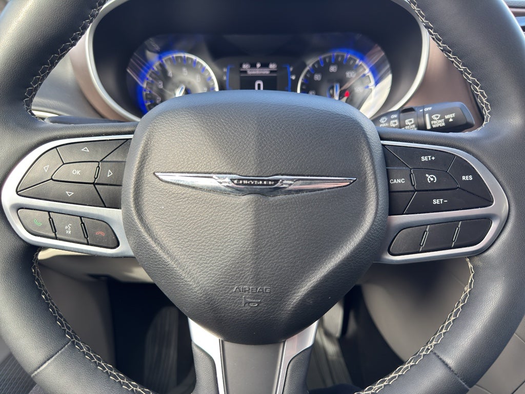 2022 Chrysler Voyager LX