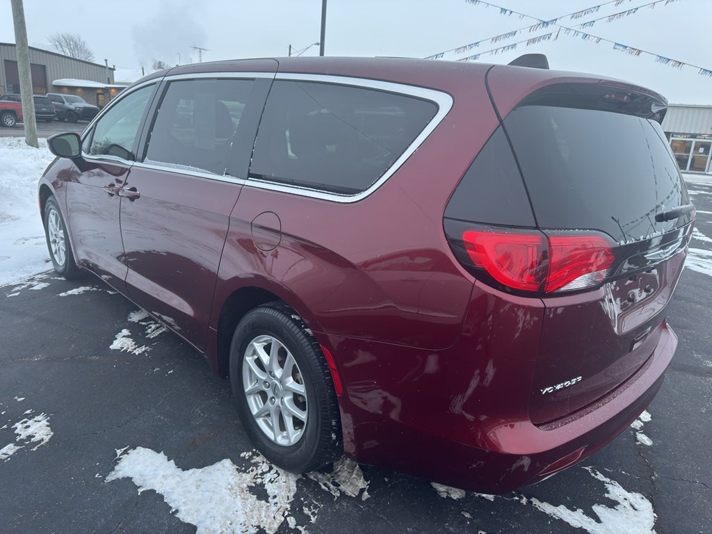 2022 Chrysler Voyager LX