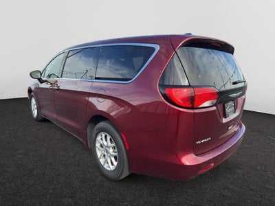 2022 Chrysler Voyager LX