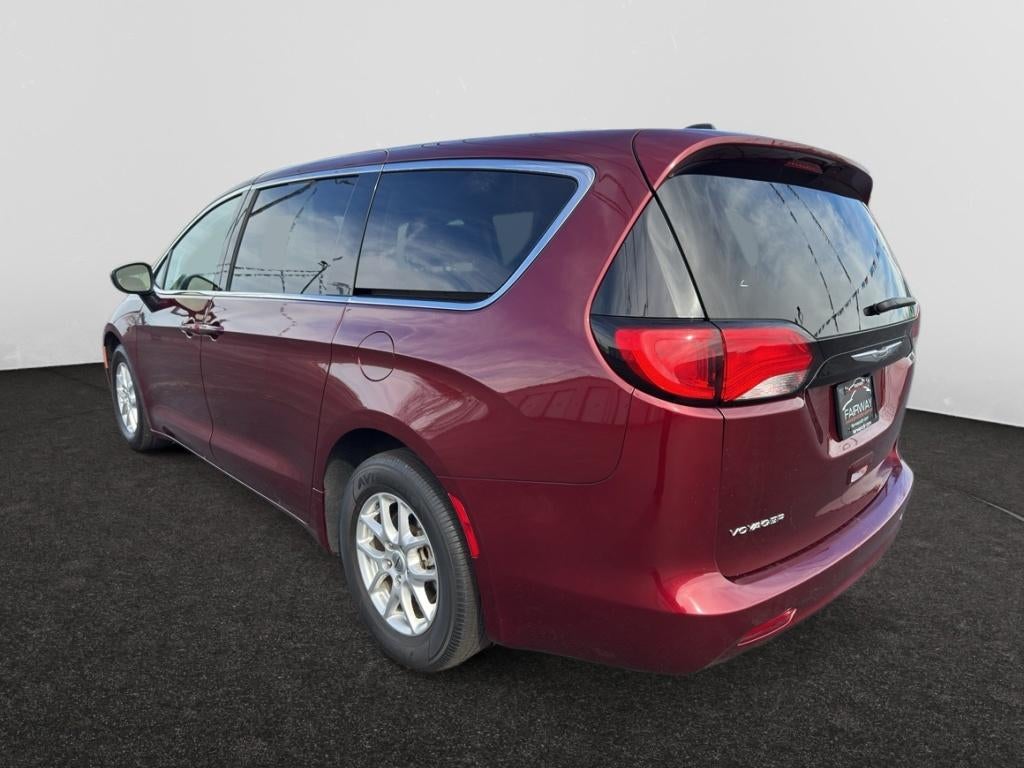 2022 Chrysler Voyager LX