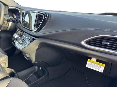 2026 Chrysler Pacifica PACIFICA SELECT AWD