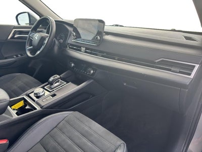 2024 Mitsubishi Outlander Base
