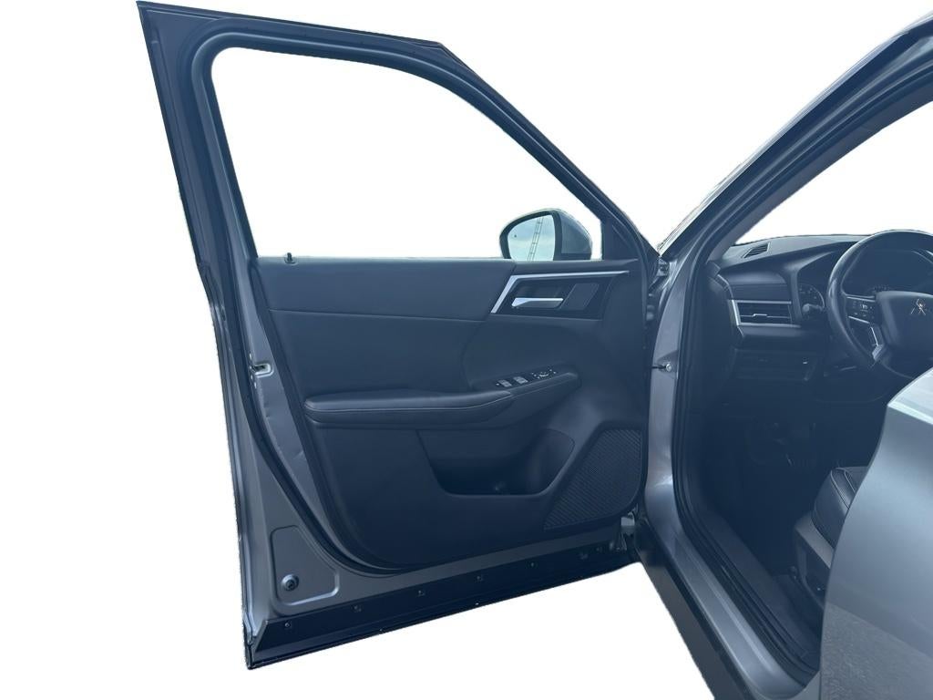 2024 Mitsubishi Outlander Base