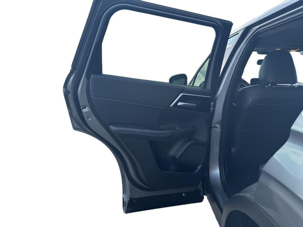 2024 Mitsubishi Outlander Base