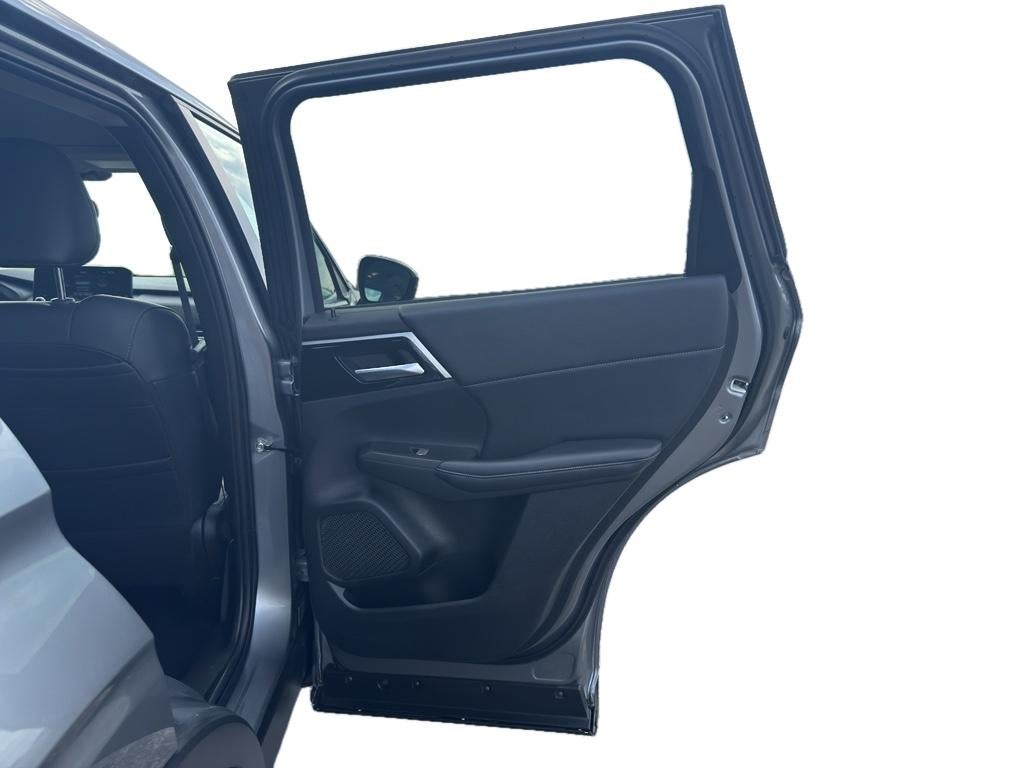2024 Mitsubishi Outlander Base