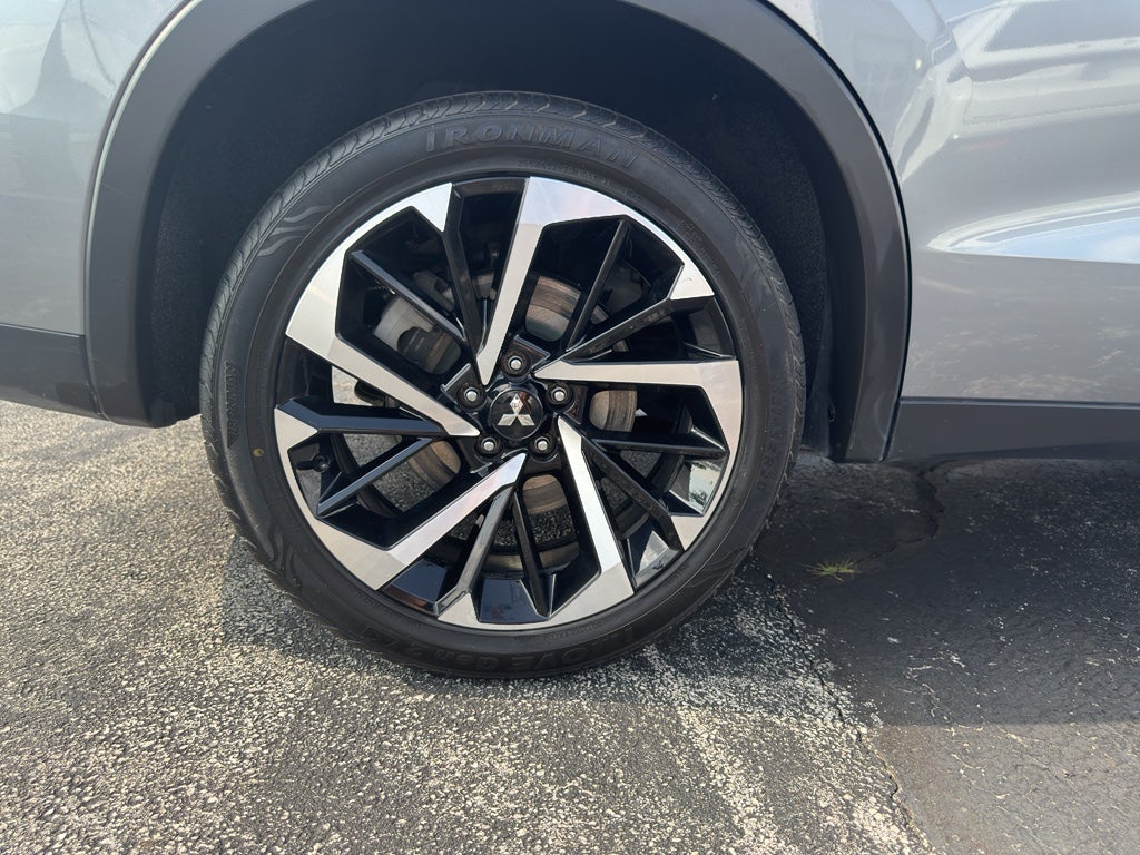 2024 Mitsubishi Outlander Base